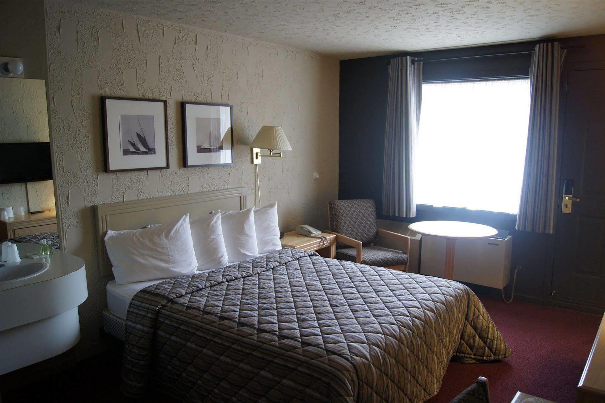 Hotel L'Express Longueuil Exterior foto
